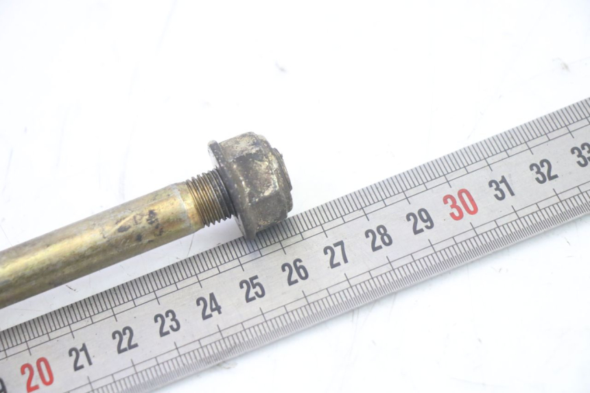 photo de FRONT WHEEL AXLE KYMCO AGILITY NAKED RENOUVO 2T 50 (2011 - 2018) - Alternative perspective