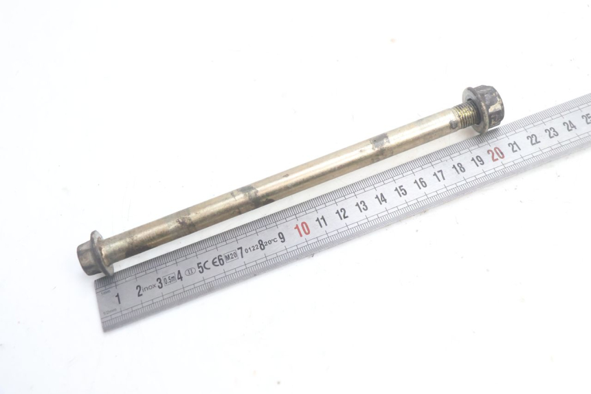 photo de FRONT WHEEL AXLE KYMCO AGILITY PREMIUM 50 (2007 - 2010) - Zoom on usage condition