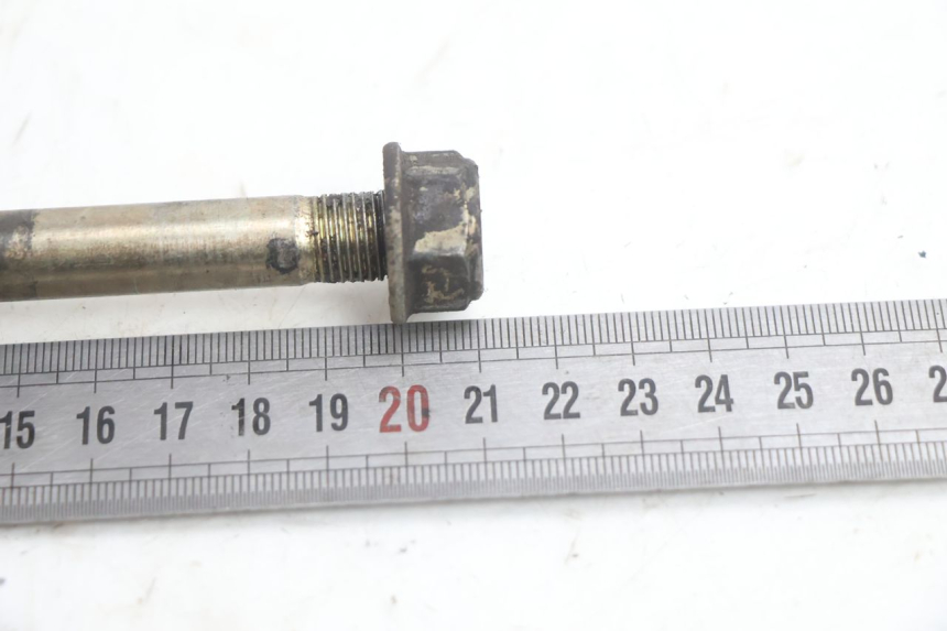 photo de FRONT WHEEL AXLE KYMCO AGILITY PREMIUM 50 (2007 - 2010) - Alternative perspective