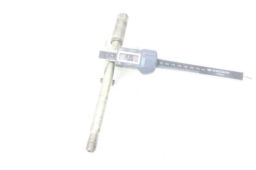 photo de FRONT WHEEL AXLE SUZUKI AN BURGMAN 400 (2006 - 2010) - Zoom on usage condition