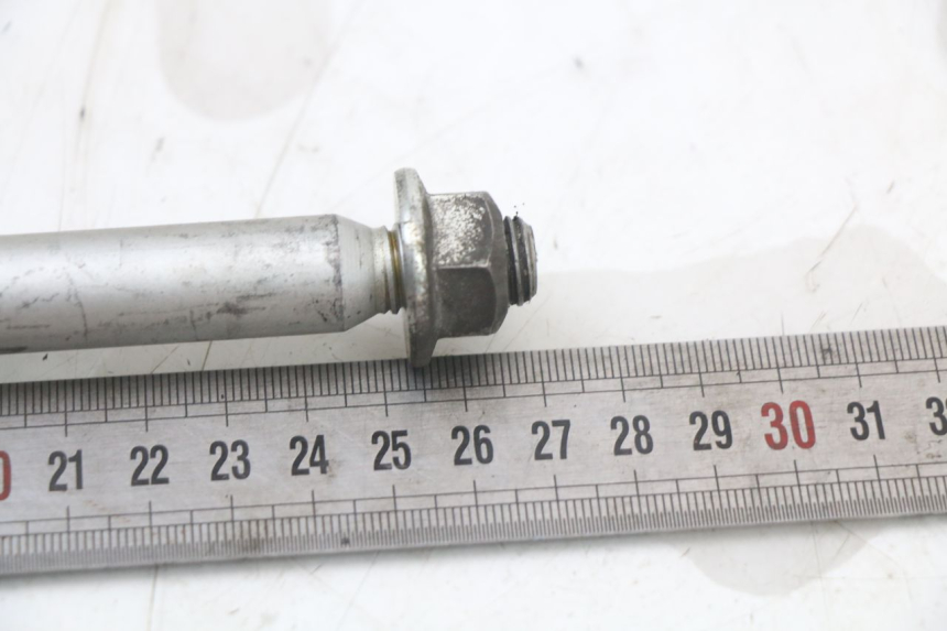 photo de FRONT WHEEL AXLE APRILIA SR MOTARD 50 (2012 - 2018) - Alternative perspective