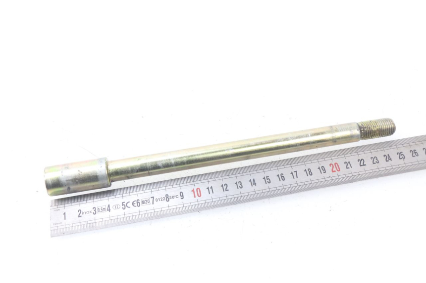 photo de FRONT WHEEL AXLE HYOSUNG AQUILA GV 125 (2009 - 2016) - Technical close-up