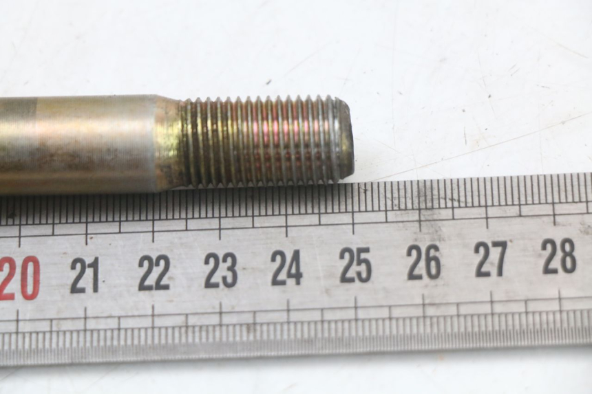 photo de FRONT WHEEL AXLE HYOSUNG GV AQUILA 125 (2000 - 2009) - Zoom on usage condition