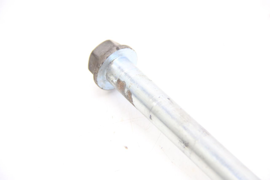 photo de FRONT WHEEL AXLE DERBI BOULEVARD 50 (2009 - 2006) - Technical close-up