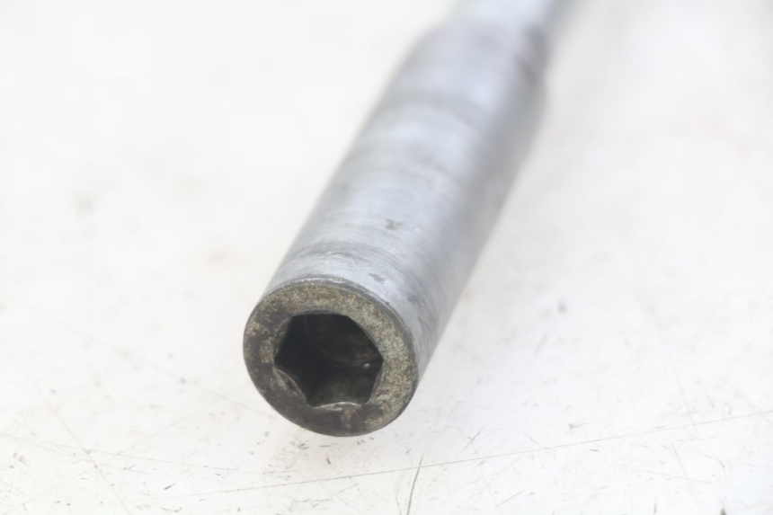 photo de FRONT WHEEL AXLE SUZUKI BURGMAN 650 (2002 - 2004) - Fixing points details