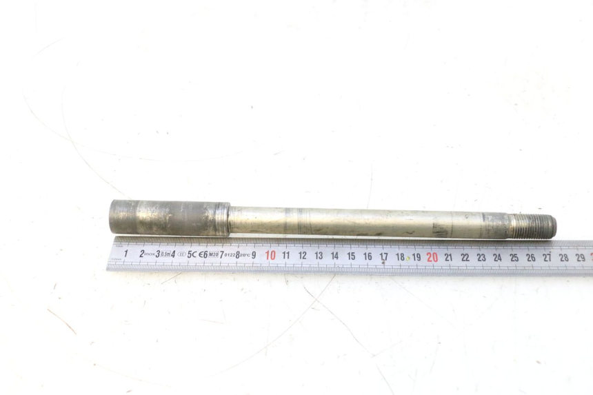 photo de FRONT WHEEL AXLE SUZUKI BURGMAN EXECUTIVE ABS 650 (2006 - 2012) - Zoom on usage condition