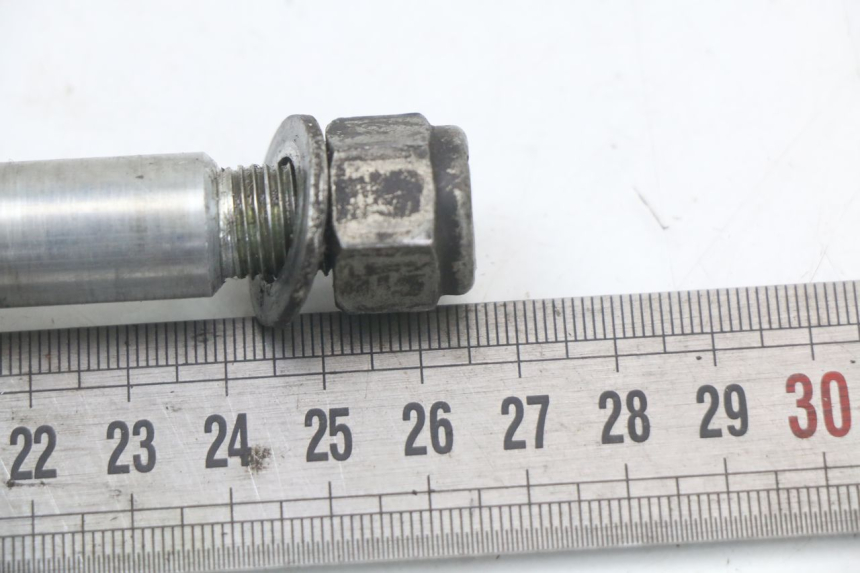 photo de FRONT WHEEL AXLE PEUGEOT BUXY 50 (1993 - 1998) - Zoom on usage condition