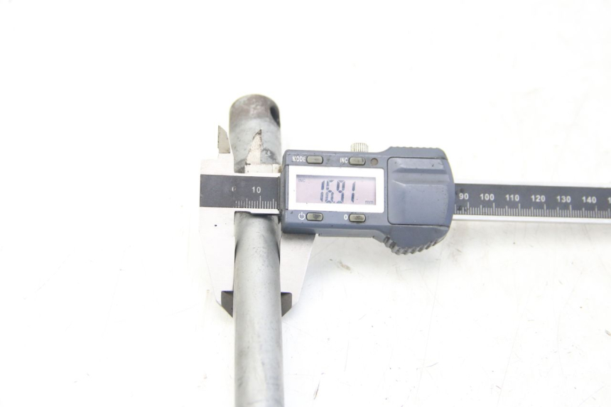 photo de FRONT WHEEL AXLE BMW C1 125 (2000 - 2003) - Component detail