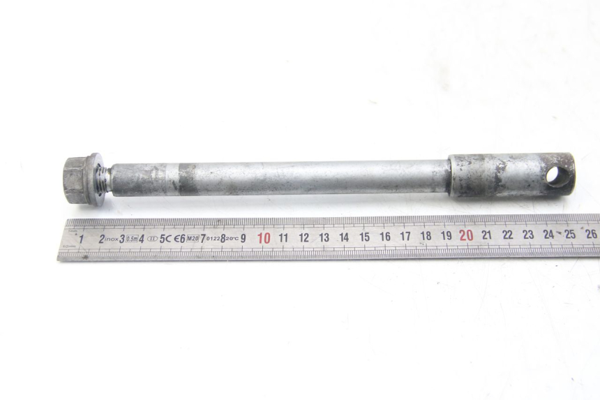 photo de FRONT WHEEL AXLE BMW C1 125 (2000 - 2003) - Zoom on usage condition