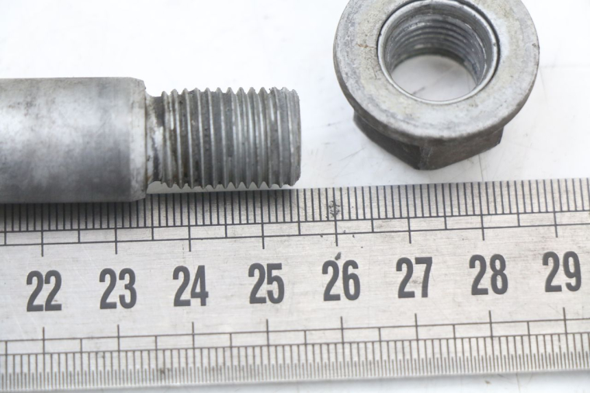 photo de FRONT WHEEL AXLE BMW C1 125 (2000 - 2003) - Zoom on usage condition