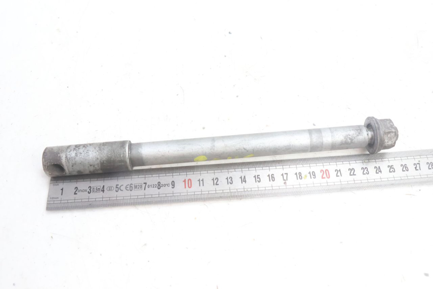 photo de FRONT WHEEL AXLE BMW C1 125 (2000 - 2003) - Zoom on usage condition