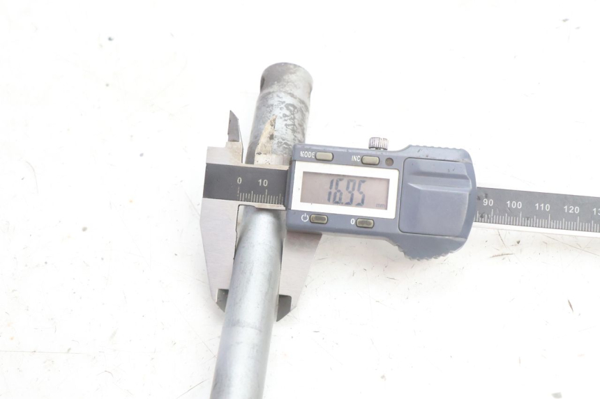 photo de FRONT WHEEL AXLE BMW C1 125 (2000 - 2003) - Product overview