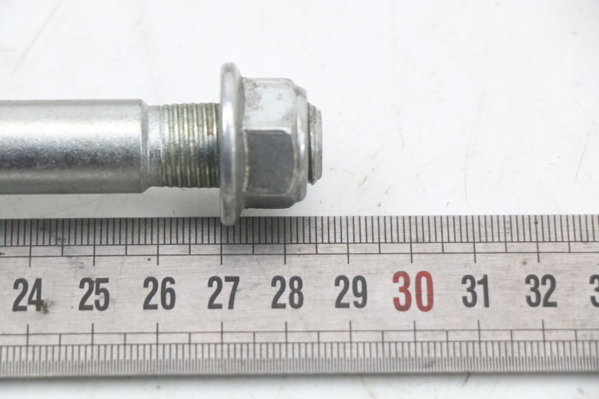 photo de FRONT WHEEL AXLE ARCHIVE CAFE RACER 4T 50 (2019 - 2024) - Zoom on usage condition