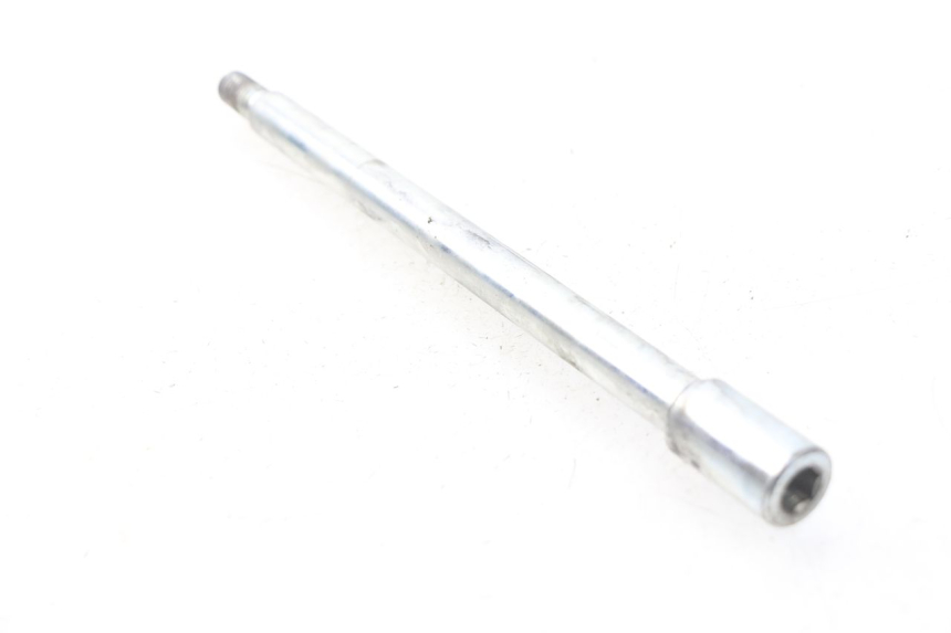 photo de FRONT WHEEL AXLE PIAGGIO CARNABY 125 (2007 - 2011) - Product overview