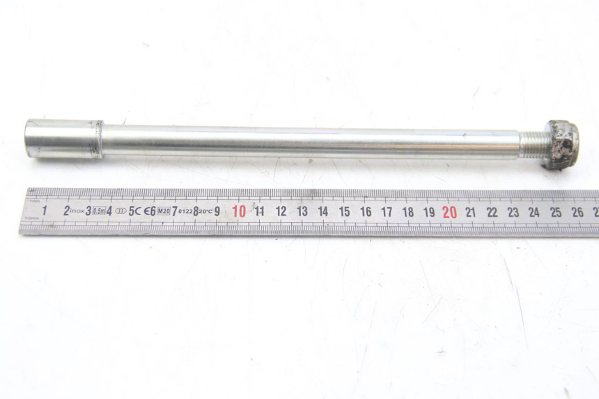 photo de FRONT WHEEL AXLE PEUGEOT CITYSTAR 50 (2013 - 2017) - Alternative perspective