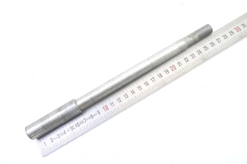 photo de FRONT WHEEL AXLE APRILIA CLASSIC 125 (1995 - 2001) - Zoom on usage condition