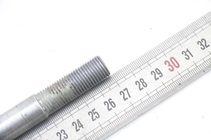 photo de FRONT WHEEL AXLE APRILIA CLASSIC 125 (1995 - 2001) - Alternative perspective