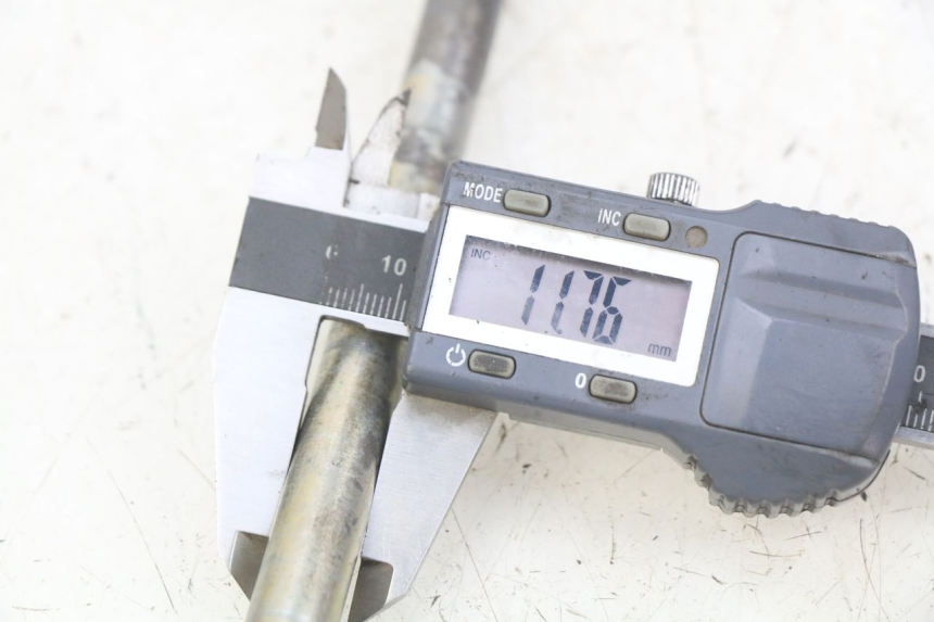 photo de FRONT WHEEL AXLE JIANSHE COYOTE 80 - Component detail