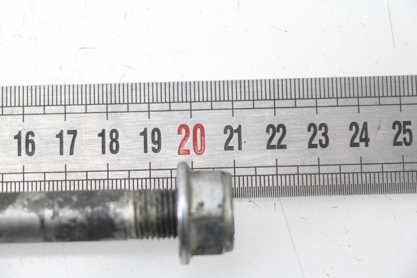 photo de FRONT WHEEL AXLE HONDA CRF CR-F 100 (2004 - 2013) - Zoom on usage condition