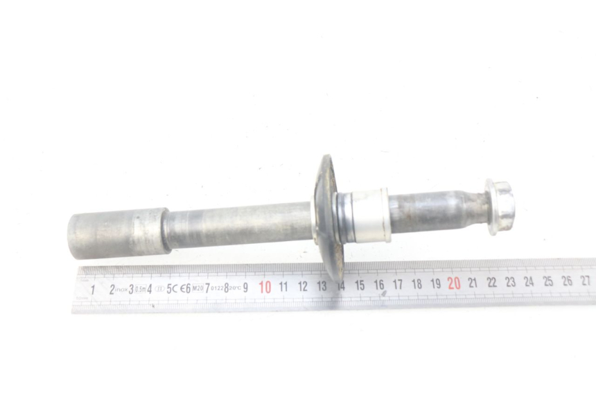 photo de FRONT WHEEL AXLE HONDA CRF 250 (2013 - 2016) - Zoom on usage condition