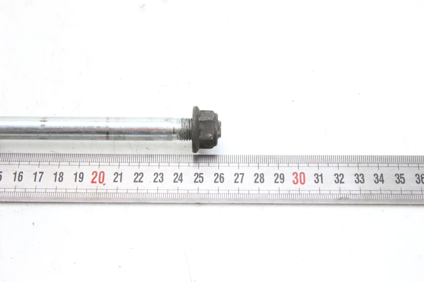 photo de FRONT WHEEL AXLE YAMAHA CYGNUS X INJECTION 125 (2007 - 2013) - Technical close-up