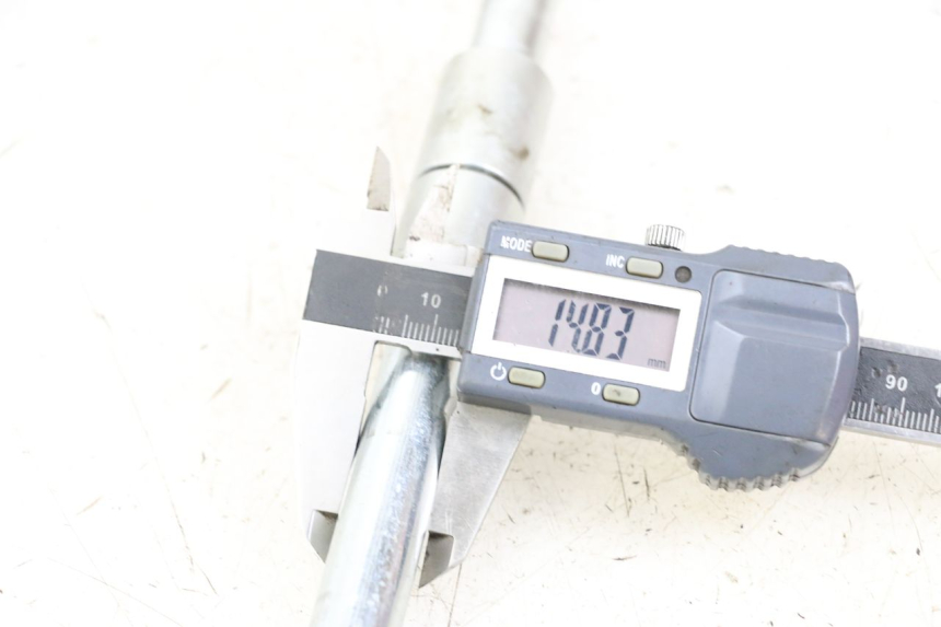 photo de FRONT WHEEL AXLE RSR DIRT BIKE 150 - Component detail