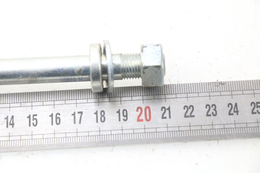 photo de FRONT WHEEL AXLE DERBI DIRT BOY 4T 50 - Technical close-up