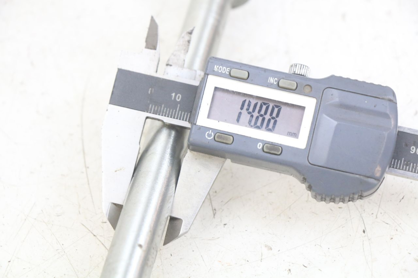 photo de FRONT WHEEL AXLE PEUGEOT DJANGO 4T 50 (2014 - 2019) - Component detail