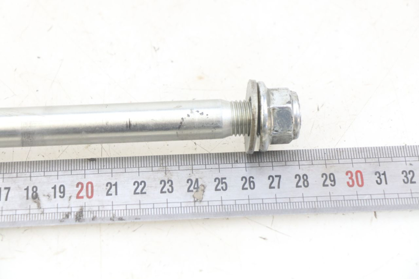 photo de FRONT WHEEL AXLE PEUGEOT DJANGO 4T 50 (2014 - 2019) - Zoom on usage condition