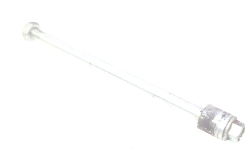 photo de FRONT WHEEL AXLE YAMAHA D'ELIGHT DELIGHT 115 (2013 - 2017) - Technical close-up