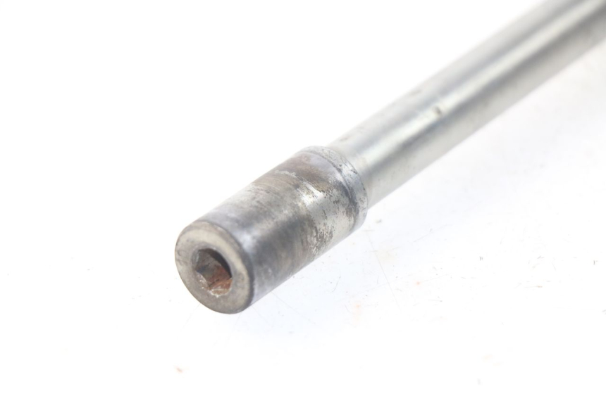 photo de FRONT WHEEL AXLE PEUGEOT ELYSTAR 50 (2002 - 2014) - Fixing points details