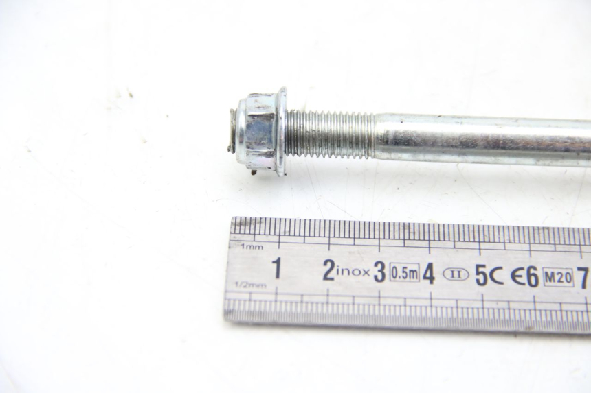 photo de FRONT WHEEL AXLE JM MOTORS EVOLIS 4T 50 (2018 - 2022) - Technical close-up