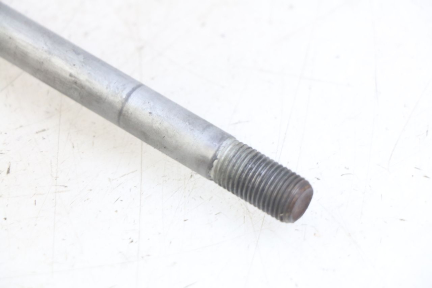 photo de FRONT WHEEL AXLE HONDA FES PANTHEON 2T 125 (1998 - 2002) - Product overview