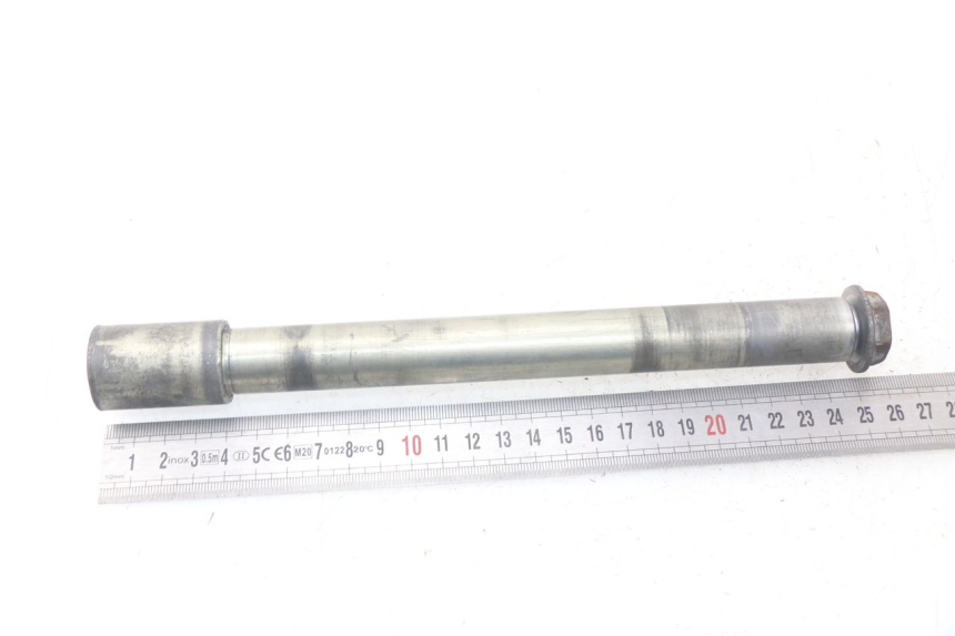 photo de FRONT WHEEL AXLE YAMAHA FJR ABS 1300 (2006 - 2012) - Zoom on usage condition