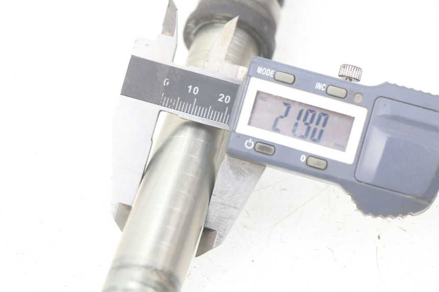 photo de FRONT WHEEL AXLE YAMAHA FJR ABS 1300 (2016 - 2020) - Component detail