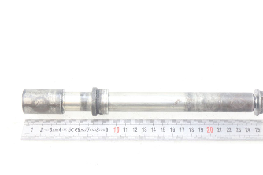 photo de FRONT WHEEL AXLE YAMAHA FJR ABS 1300 (2006 - 2012) - Alternative perspective