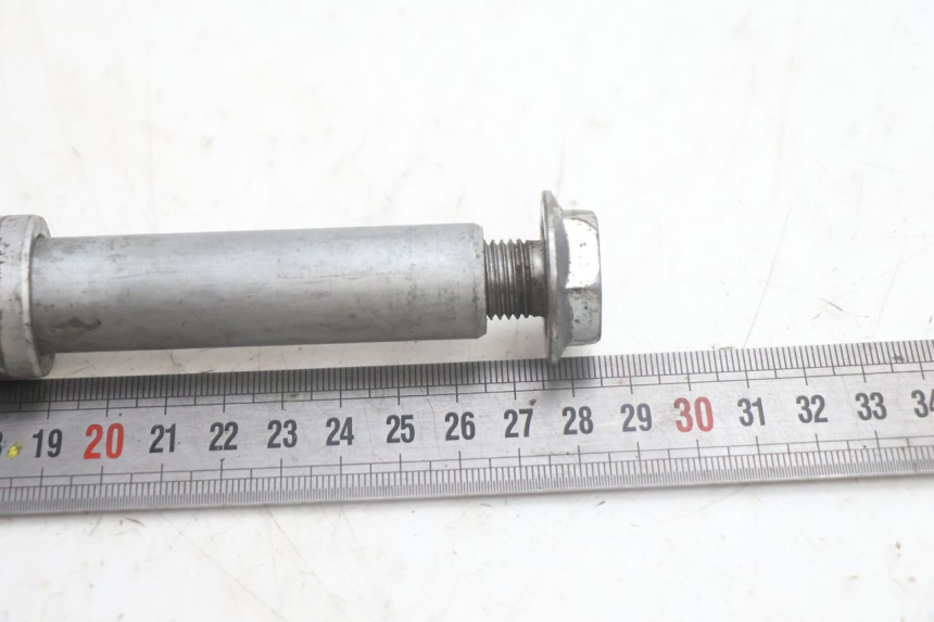 photo de FRONT WHEEL AXLE HONDA FJS SILVER WING SILVERWING 400 (2005 - 2008) - Alternative perspective