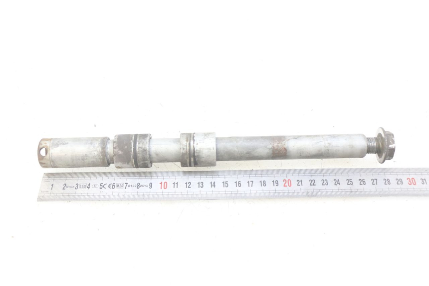 photo de FRONT WHEEL AXLE HONDA FJS SILVERWING SILVER WING 400 (2009 - 2016) - Technical close-up