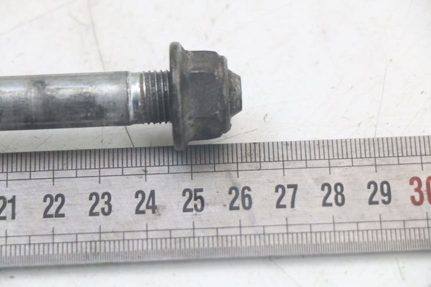 photo de FRONT WHEEL AXLE MBK FLAME X 125 (2004 - 2007) - Zoom on usage condition