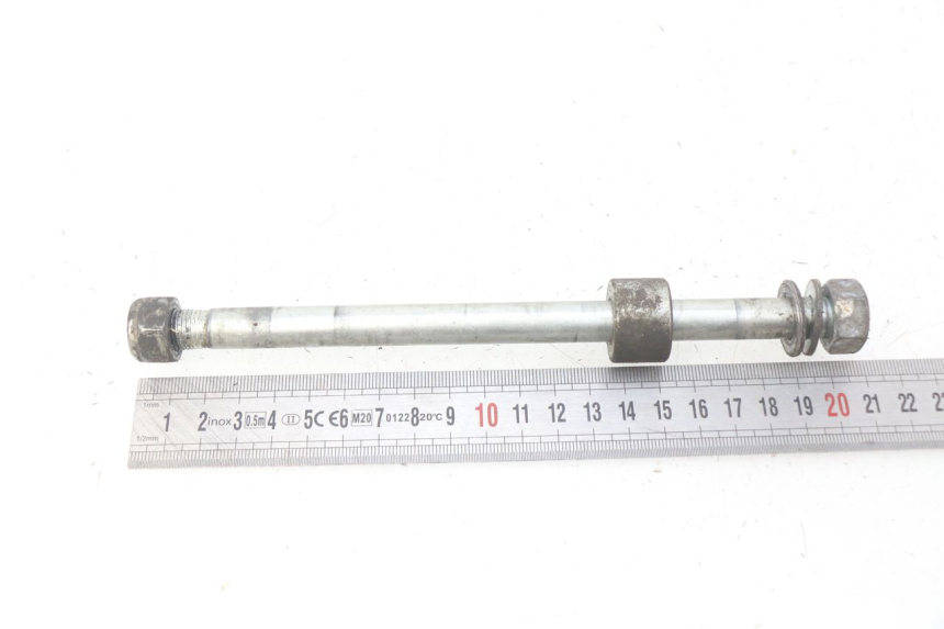 photo de FRONT WHEEL AXLE MBK FLIPPER 50 (2004 - 2012) - Zoom on usage condition