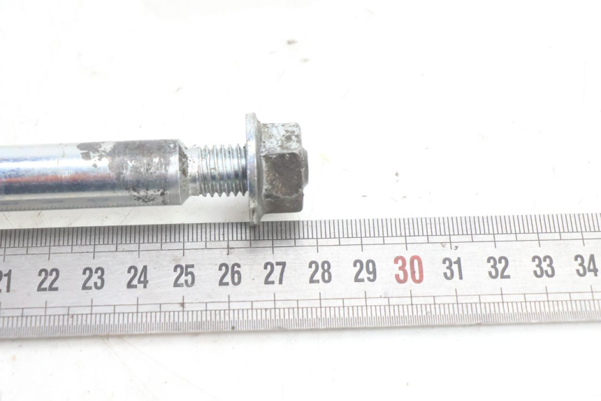 photo de FRONT WHEEL AXLE PIAGGIO FLY 2T 50 (2004 - 2017) - Alternative perspective