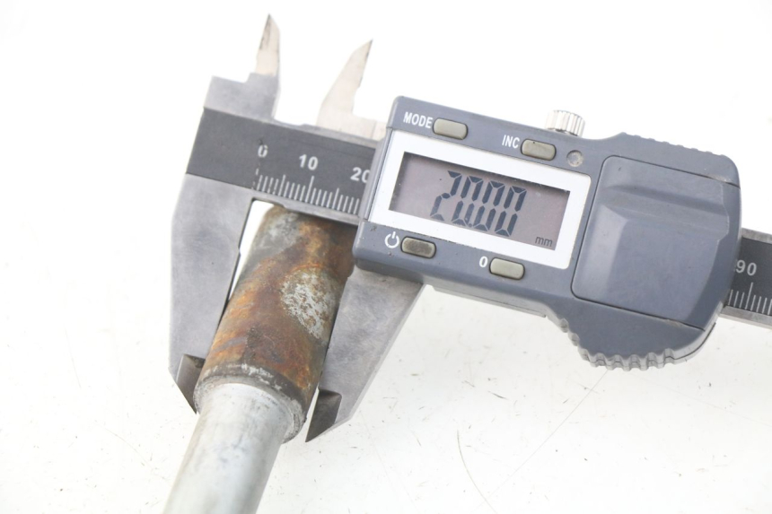 photo de FRONT WHEEL AXLE PIAGGIO FLY IE 125 (2012 - 2017) - Component detail