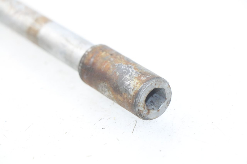 photo de FRONT WHEEL AXLE PIAGGIO FLY IE 125 (2012 - 2017) - Product overview