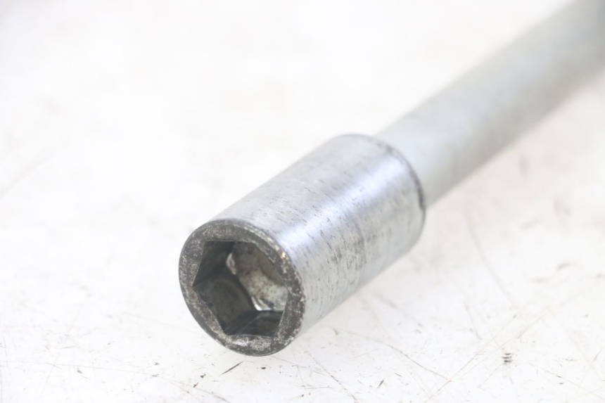 photo de FRONT WHEEL AXLE HONDA FORZA ABS 300 (2013 - 2017) - Fixing points details