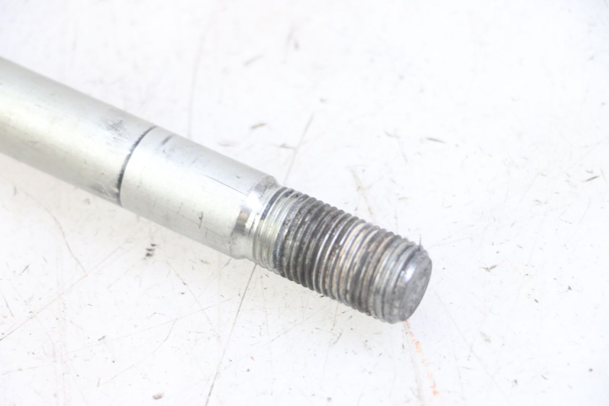 photo de FRONT WHEEL AXLE HONDA FORZA ABS 300 (2013 - 2017) - Surface and material condition