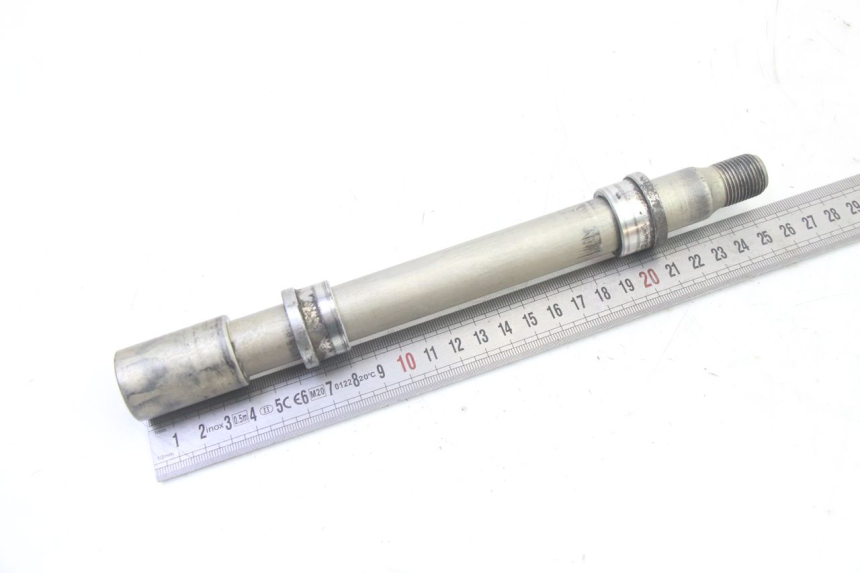 photo de FRONT WHEEL AXLE YAMAHA FZ6 FAZER S2 600 (2007 - 2011) - Zoom on usage condition