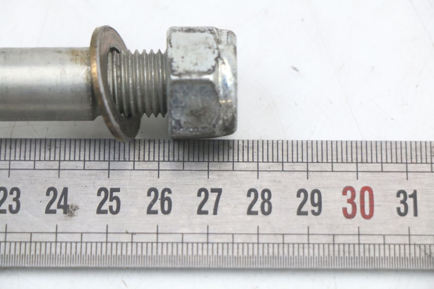 photo de FRONT WHEEL AXLE PEUGEOT GEOPOLIS RS 125 (2007 - 2009) - Zoom on usage condition