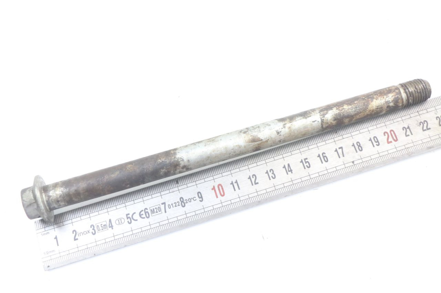 photo de FRONT WHEEL AXLE SUZUKI GN 125 (1997 - 2000) - Component detail