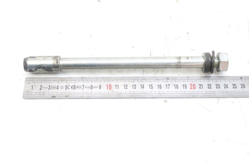 photo de FRONT WHEEL AXLE DERBI GPR 50 (2004 - 2009) - Technical close-up