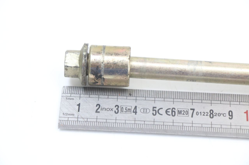 photo de FRONT WHEEL AXLE TNT MOTOR GRIDO 2T 50 (2010 - 2019) - Zoom on usage condition